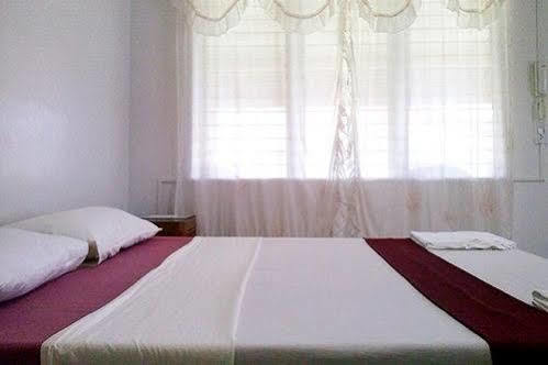 Whispering Palms Island Resort Баколод Экстерьер фото