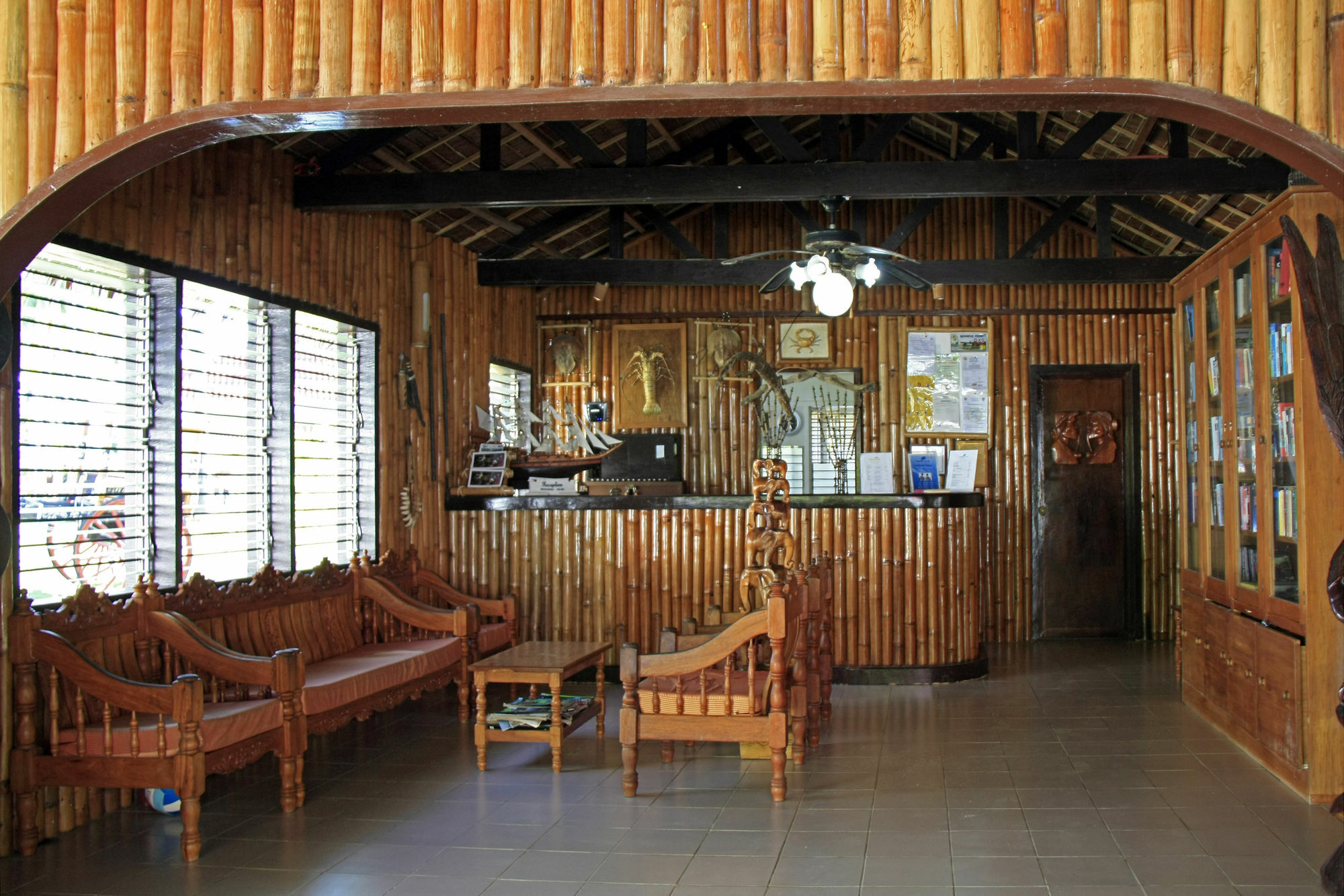 Whispering Palms Island Resort Баколод Экстерьер фото